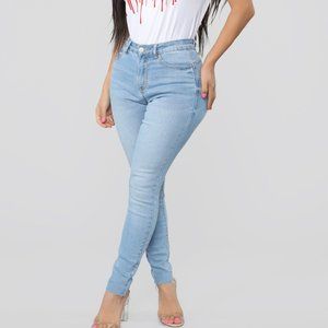 SOLD 🚫 Skinny Jeans - Light Blue Wash